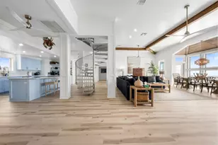 696 Villa Dr, Crystal Beach, TX 77650 - Photo 5