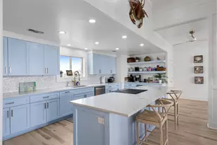 696 Villa Dr, Crystal Beach, TX 77650 - Photo 11