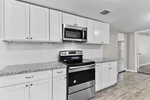 6905 Speaker St, Hitchcock, TX 77563 - Photo 15