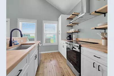 1032 Sunset Circle W, Crystal Beach, TX 77650 - Photo 19