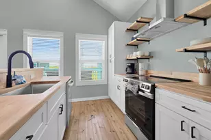 1032 Sunset Circle W, Crystal Beach, TX 77650 - Photo 19