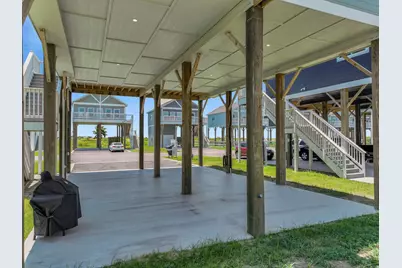 1032 Sunset Circle W, Crystal Beach, TX 77650 - Photo 9