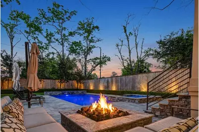 2111 Saxon Drive, Houston, TX 77018 - Photo 3