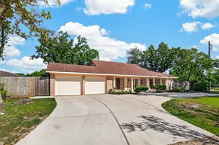 6710 Burning Tree Dr, Houston, TX 77036 - Photo 3