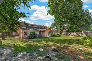 6710 Burning Tree Dr, Houston, TX 77036 - Photo 49