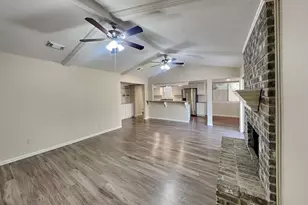 2239 Middle Creek Dr, Houston, TX 77339 - Photo 3