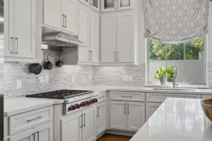 259 Green Blvd, Shenandoah, TX 77384 - Photo 13