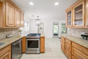 1906 Spillers Ln, Houston, TX 77043 - Photo 7