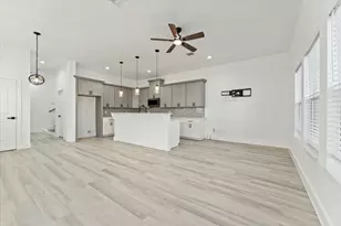727 E 37th St, Houston, TX 77022 - Photo 13