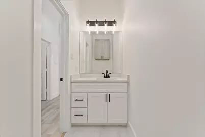727 E 37th Street, Houston, TX 77022 - Photo 9
