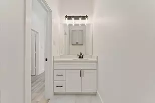 727 E 37th St, Houston, TX 77022 - Photo 9