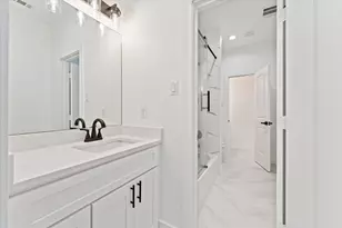727 E 37th St, Houston, TX 77022 - Photo 23