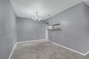 13915 Old Village Ln, Sugar Land, TX 77498 - Photo 5