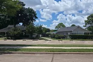 13915 Old Village Ln, Sugar Land, TX 77498 - Photo 19