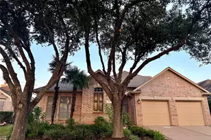 8715 Rippling Water Dr, Sugar Land, TX 77479 - Photo 3