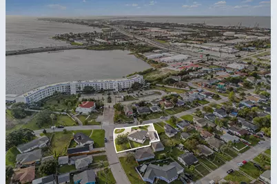 1310 Bayou Shore Drive, Galveston, TX 77551 - Photo 29