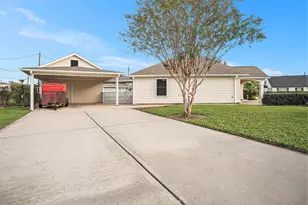 1310 Bayou Shore Dr, Galveston, TX 77551 - Photo 33