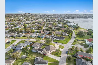 1310 Bayou Shore Drive, Galveston, TX 77551 - Photo 41