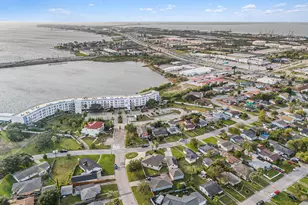 1310 Bayou Shore Dr, Galveston, TX 77551 - Photo 39