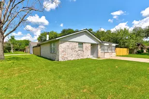 8511 Honeysuckle St, Highlands, TX 77562 - Photo 5