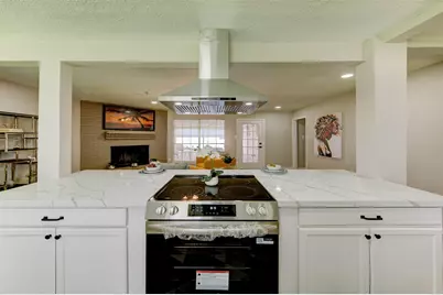 8511 Honeysuckle Street, Highlands, TX 77562 - Photo 9