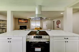 8511 Honeysuckle St, Highlands, TX 77562 - Photo 9