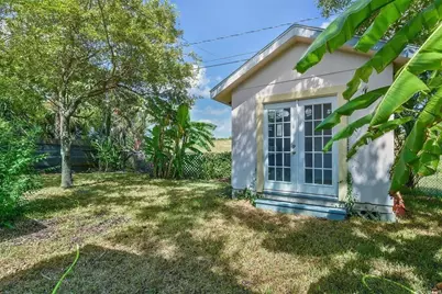 22 Lyncrest Drive, Galveston, TX 77550 - Photo 3