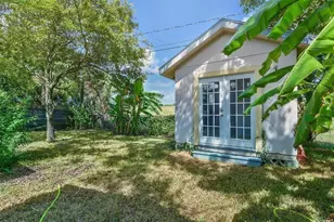 22 Lyncrest Dr, Galveston, TX 77550 - Photo 3