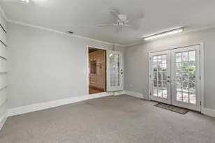 22 Lyncrest Dr, Galveston, TX 77550 - Photo 9