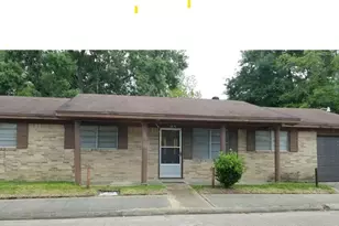 2870 Sarah St, Beaumont, TX 77705 - Photo 7