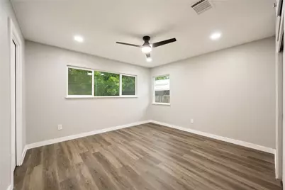 320 Burnett Drive, Baytown, TX 77520 - Photo 15