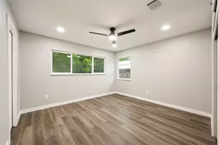 320 Burnett Dr, Baytown, TX 77520 - Photo 15