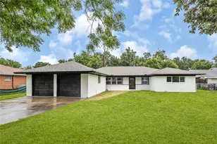 320 Burnett Dr, Baytown, TX 77520 - Photo 1