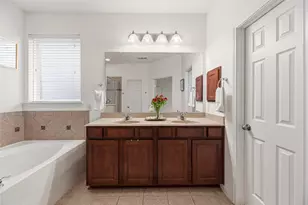 13301 Misting Falls Ln, Pearland, TX 77584 - Photo 17