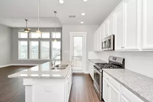 705 Strawberry Pines Ct, Houston, TX 77009 - Photo 9