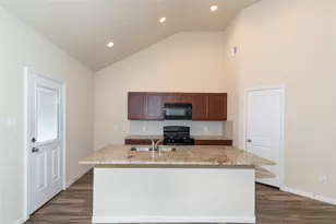 9522 Yellow Rose Dr, Texas City, TX 77591 - Photo 3