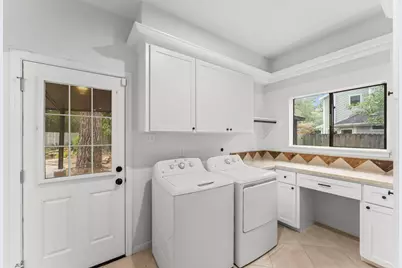 6 Thornhedge Court, The Woodlands, TX 77381 - Photo 13