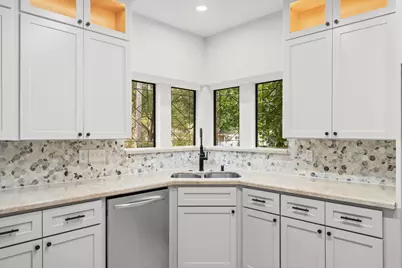 6 Thornhedge Court, The Woodlands, TX 77381 - Photo 11