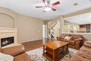 10306 Logan Bridge Ln, Sugar Land, TX 77498 - Photo 9