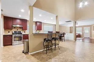 10306 Logan Bridge Ln, Sugar Land, TX 77498 - Photo 5