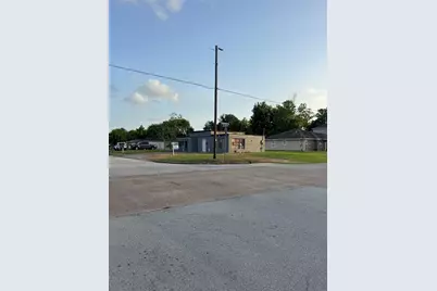 3 S Westward Street, Texas City, TX 77591 - Photo 1
