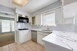 9206 Sharpview Dr, Houston, TX 77036 - Photo 11