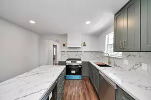 1015 E 32nd St, Houston, TX 77022 - Photo 9