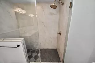 1015 E 32nd St, Houston, TX 77022 - Photo 21