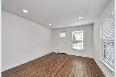1015 E 32nd Street, Houston, TX 77022 - Photo 3