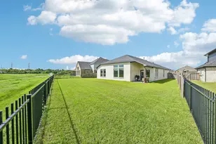 409 Chardonnay Dr, Alvin, TX 77511 - Photo 35
