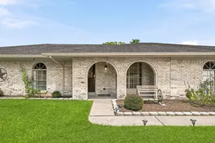 302 Country Road 893, Angleton, TX 77515 - Photo 7