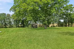 302 Country Road 893, Angleton, TX 77515 - Photo 3