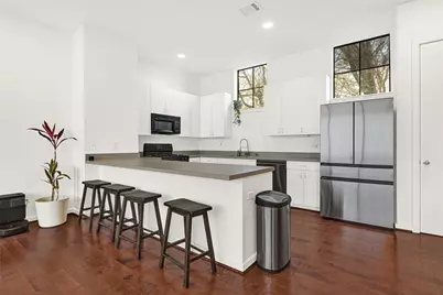 939 Colorado Street #8, Houston, TX 77007 - Photo 5
