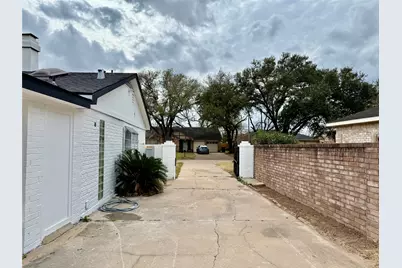12834 Glenwolde Drive, Houston, TX 77099 - Photo 35
